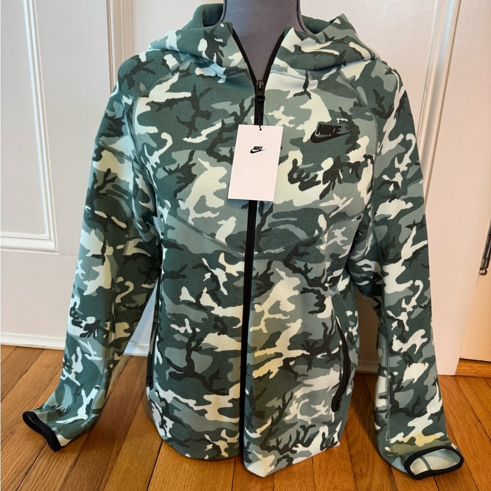 Nike Tech green and white camo hoodie. Kids XL. NWT
